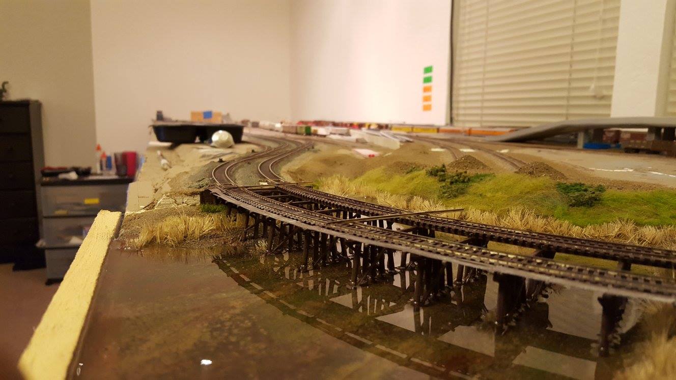 A CURVE RAILROAD TRESTLE ON MY N SCALE MODEL RAILROAD
